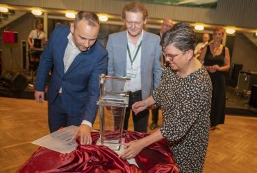 Putovní Křišťálová popelnice je předána! Umístil se Turnov a Rokytnice nad Jizerou!